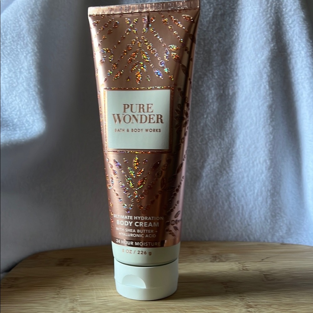 *30% OFF ANY 2 + ITEMS*  Bath & Body Works Pure Wonder Body Cream NEW